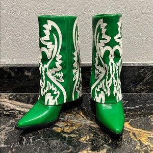 Emerald Green Heeled Boots with White Embroidery